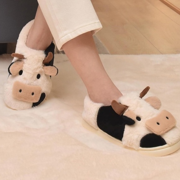 Fuzzy Women’s Indoor/Outdoor Plush Cow Wrap Heel Slippers/House Shoes | NEW!🐮 - Picture 3 of 8